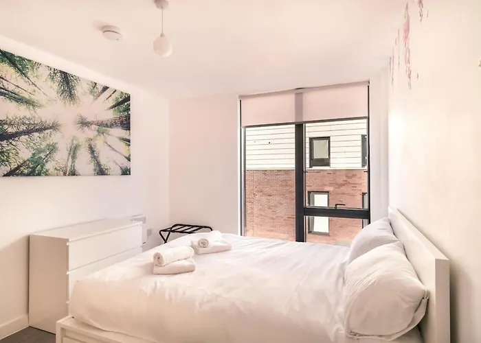 Апартаменты Spacious & Modern 1 Bed Манчестер