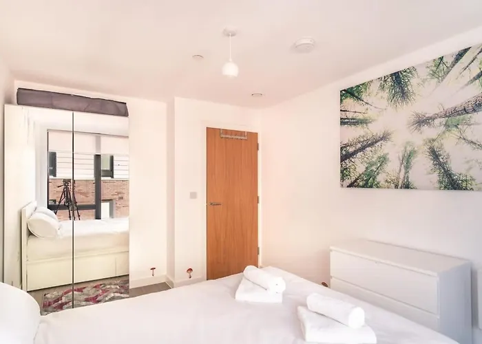 Spacious & Modern 1 Bed Апартаменты *