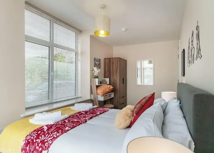 2 Bedroom Modern In * Manchester