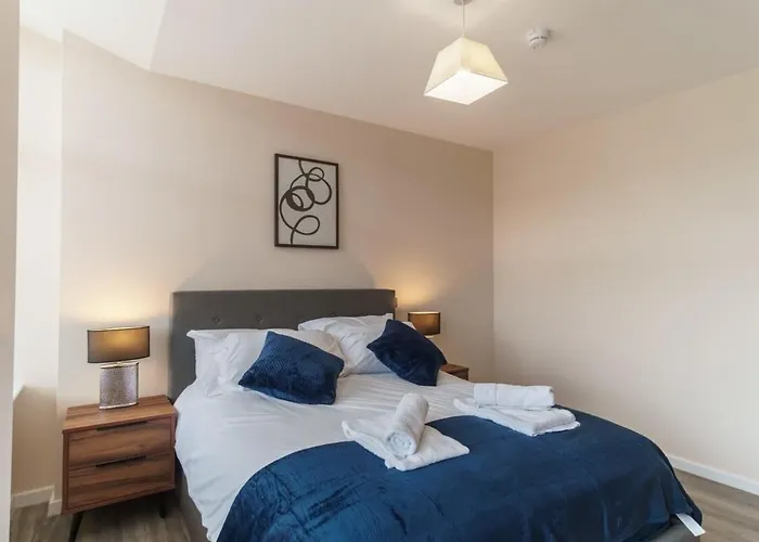 Bright 2 Bed - Sleeps 4 *