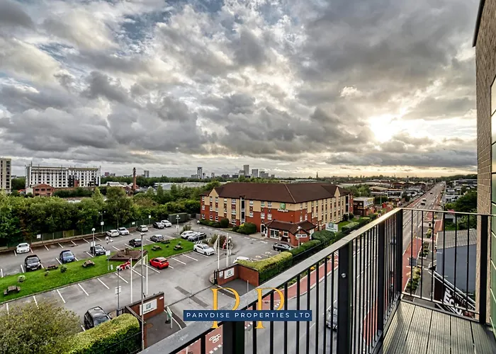 The Middlewood Plaza - By Parydise - Business Or Leisure Stays, Location, Sleeps 4, Salford *