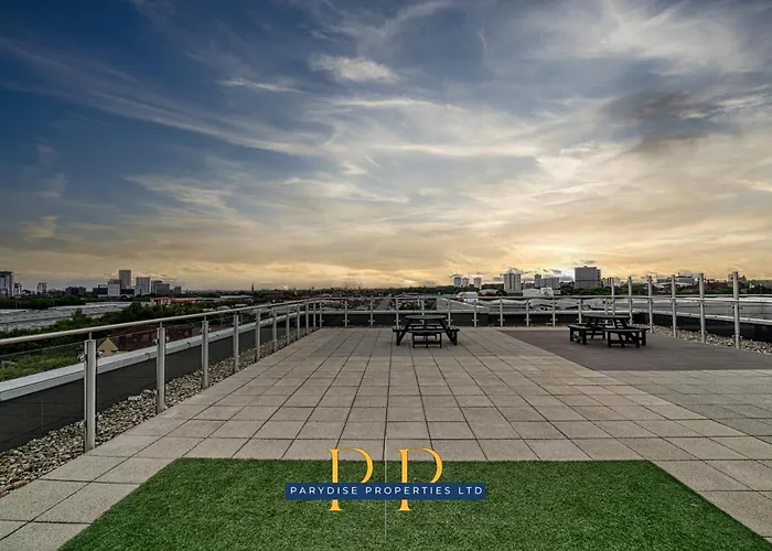 The Middlewood Plaza - By Parydise - Business Or Leisure Stays, Location, Sleeps 4, Salford * Mánchester