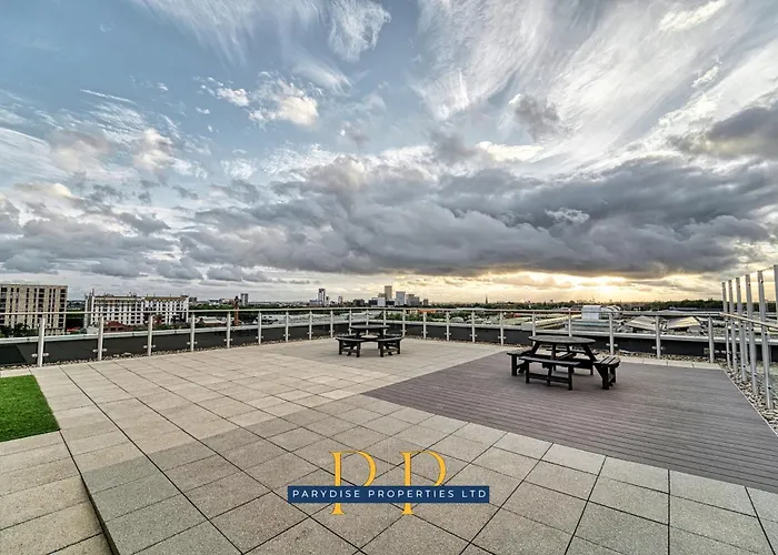 The Middlewood Plaza - By Parydise - Business Or Leisure Stays, Location, Sleeps 4, Salford *