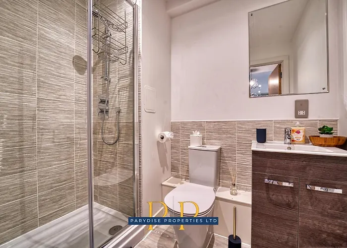 The Middlewood Plaza - By Parydise - Business Or Leisure Stays, Location, Sleeps 4, Salford *