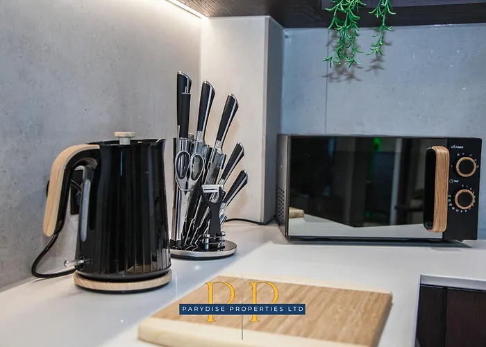 Deansgate Luxury Suite - Modern & Warm 1-Bed - Ideal For Business Or Work Stays - Presented By Parydise Properties