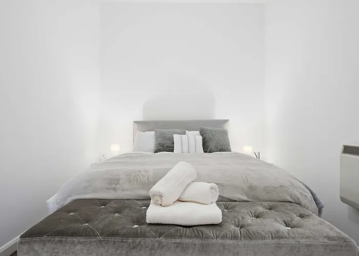 Modern 2bed Northern Quarter, Long Stays, Contractors