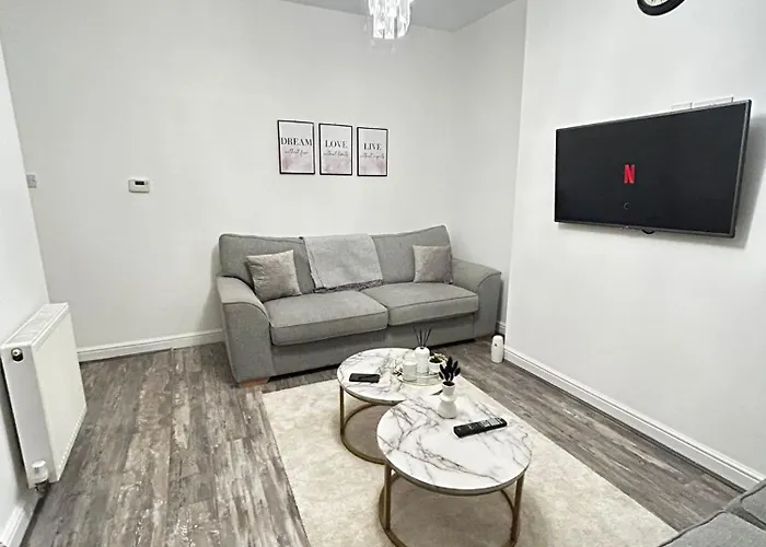 Lovely 5br In Manchester. Close To The Lejlighed