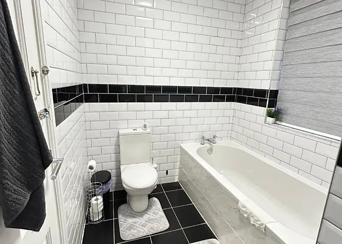 Lovely 5br In Manchester. Close To The 아파트 맨체스터