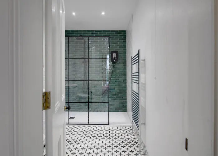 Daire Luxury King Near Royal Hospital - Pass The Keys