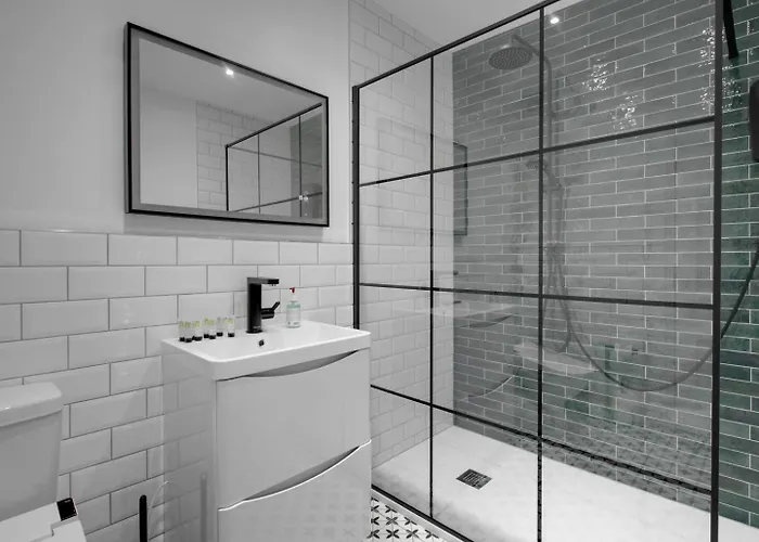 Daire Luxury King Near Royal Hospital - Pass The Keys *