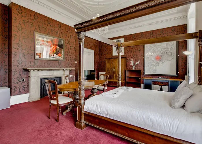 Luxury King Near Royal Hospital - Pass The Keys Daire