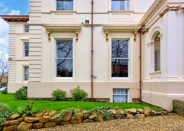 Luxury King Near Royal Hospital - Pass The Keys Manchester