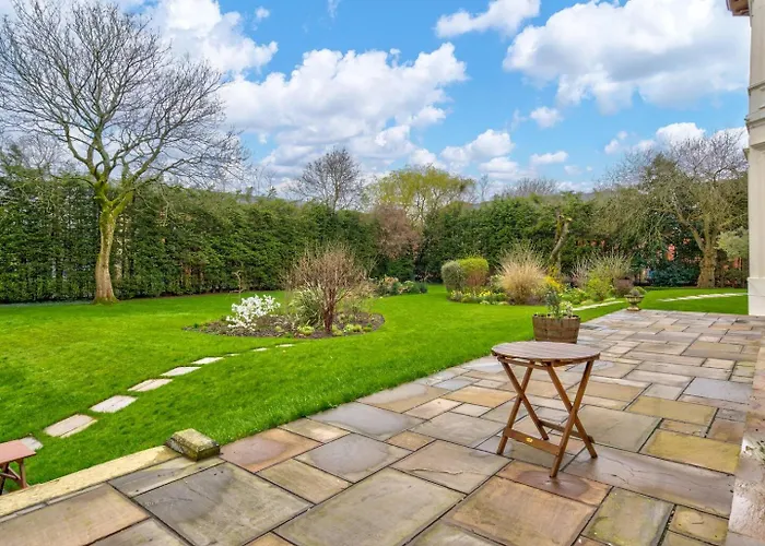 Luxury King Near Royal Hospital - Pass The Keys Daire *