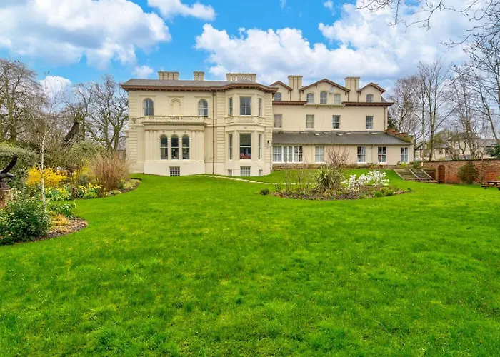 Luxury King Near Royal Hospital - Pass The Keys Daire *