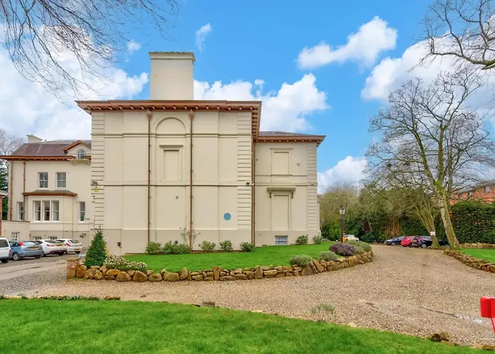 Luxury King Near Royal Hospital - Pass The Keys Daire