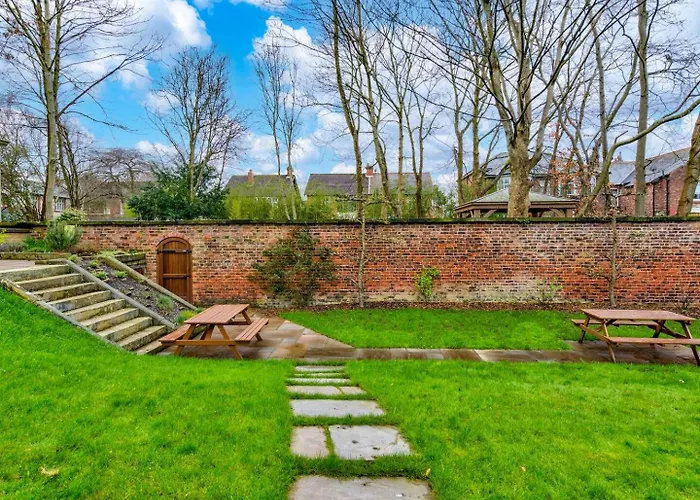 Luxury King Near Royal Hospital - Pass The Keys Daire