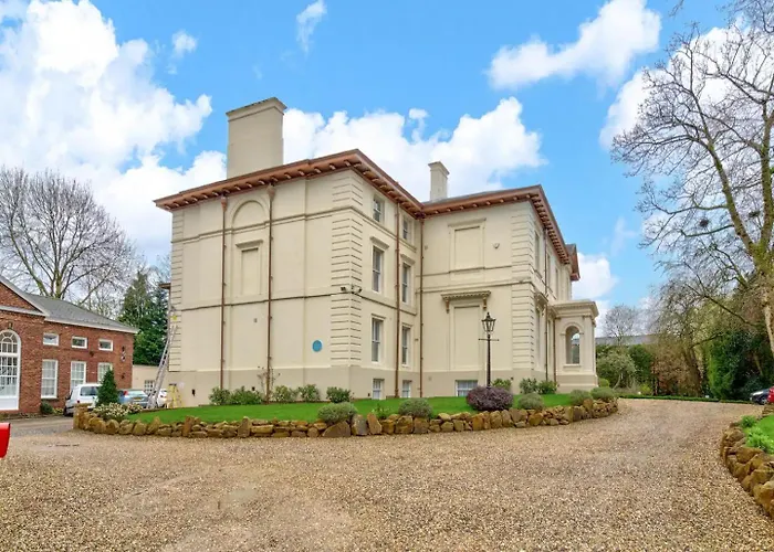 Daire Luxury King Near Royal Hospital - Pass The Keys *