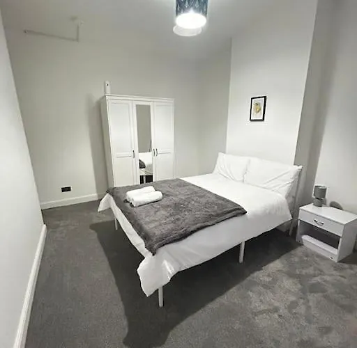 Lovely 5br In Manchester. Close To The *