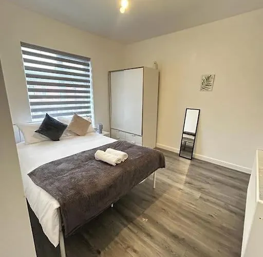 Lovely 5br In Manchester. Close To The 아파트 *