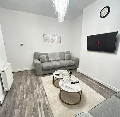 Lovely 5br In Manchester. Close To The 아파트 맨체스터