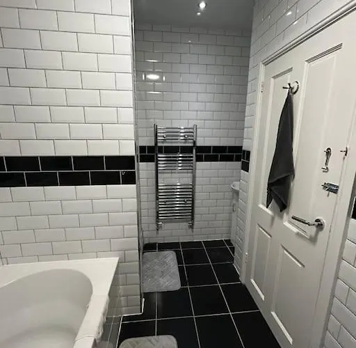 Lovely 5br In Manchester. Close To The