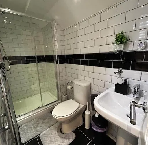 Lovely 5br In Manchester. Close To The * Manchester