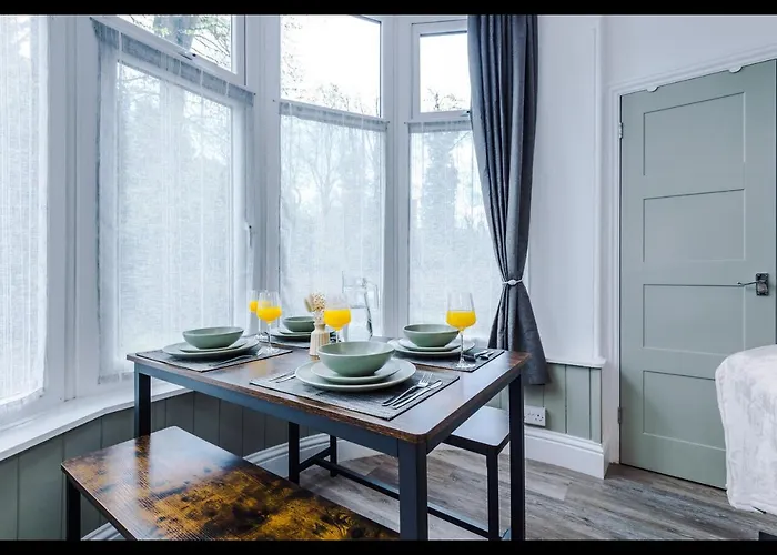 Lägenhet Entire Cozy Apt, Prime Location & Free Parking *