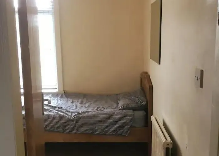 Single - Town & Nearby, 24h Bus, Airport-linked * Mánchester