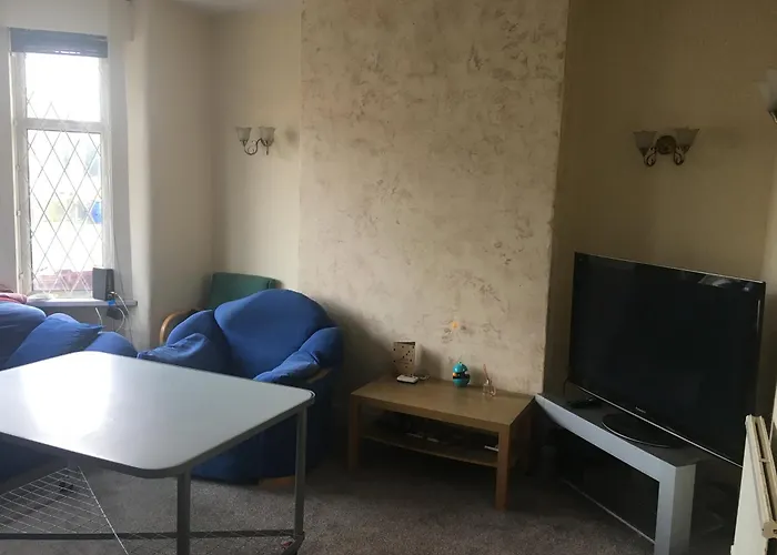 Single - Town & Nearby, 24h Bus, Airport-linked Habitación en casa particular