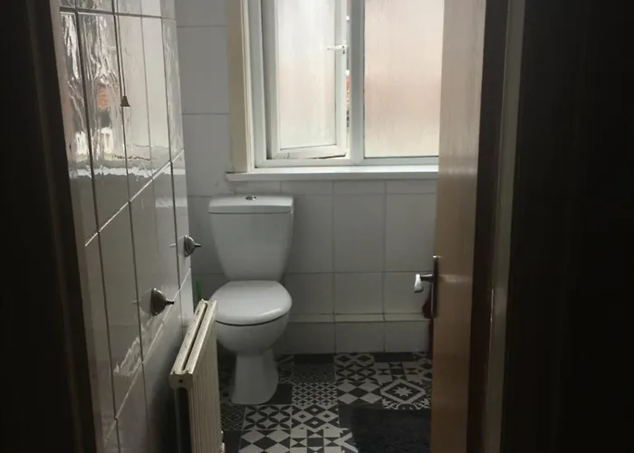 Single - Town & Nearby, 24h Bus, Airport-linked 홈스테이