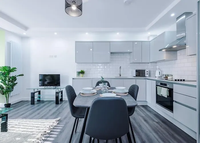 Heart Of Didsbury, Private Gated Car Park By Hass Haus Manchester