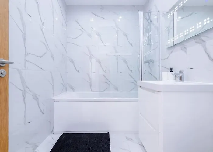 Heart Of Didsbury, Private Gated Car Park By Hass Haus Manchester