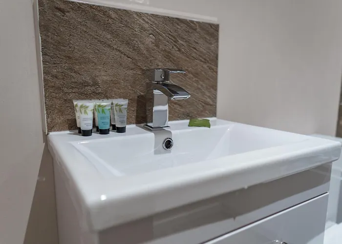 Modern Apartment, Free Parking For Two, Smart Tvs, Location Manchester