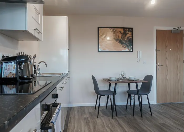 Apartment Modern Apartment, Free Parking For Two, Smart Tvs, Location