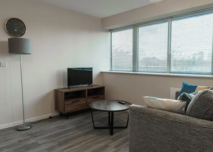 Apartment Modern Apartment, Free Parking For Two, Smart Tvs, Location Manchester