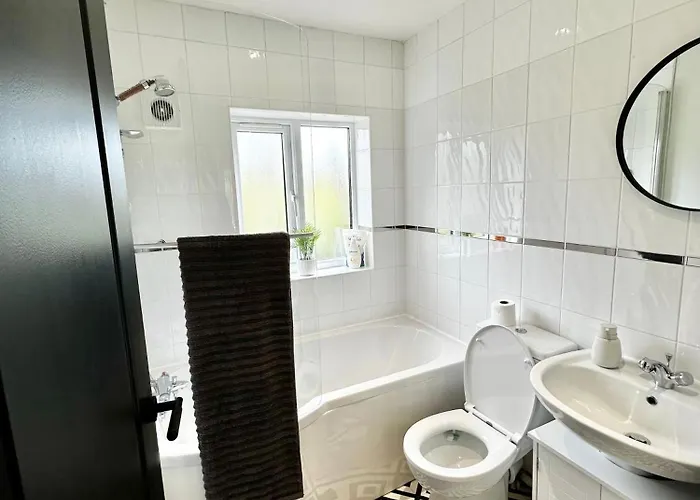 펜션 Convenient House By Ankers Contractors With Free Parking *