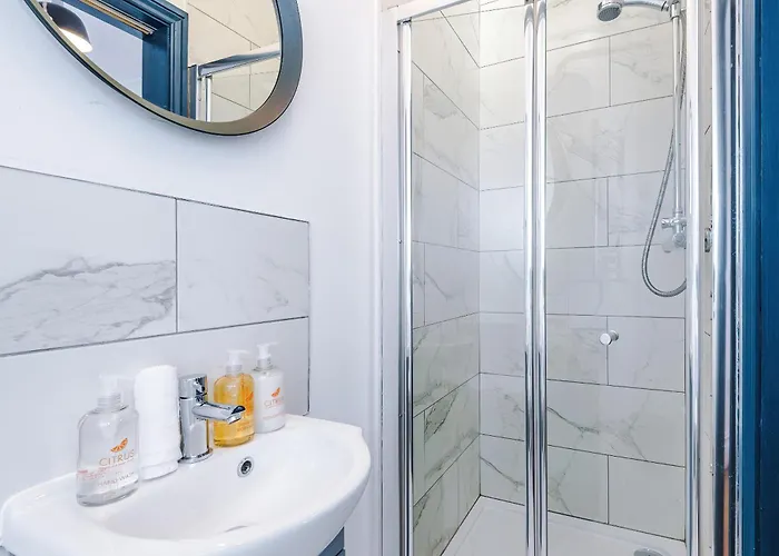 Barton House - Sleeping 10 Сasa de vacaciones