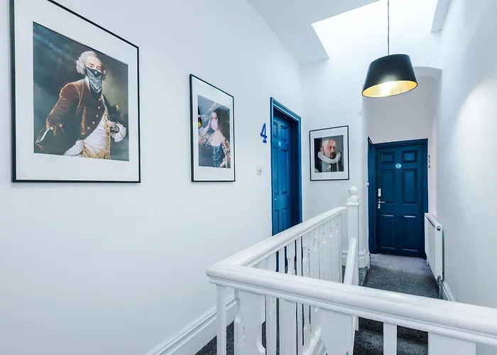 Barton House - Sleeping 10 *