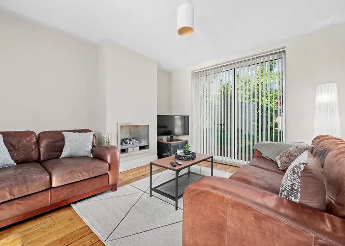 Fantastic, Modern 3 Bedroom House * Manchester