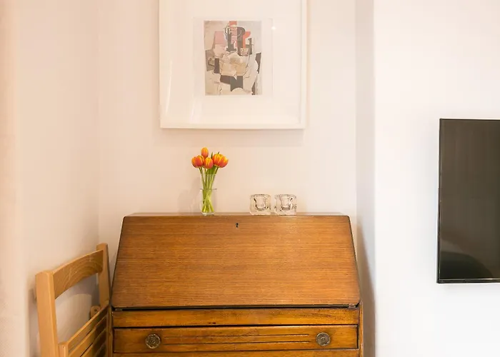 Spacious 4 Bedroom - Sleeps 8 Manchester