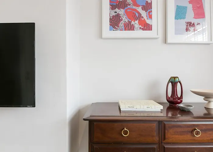 Spacious 4 Bedroom - Sleeps 8 Manchester