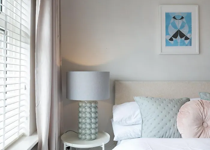 Spacious 4 Bedroom - Sleeps 8 Hébergement de vacances *