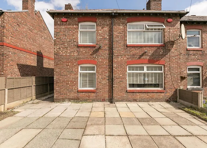 Spacious 4 Bedroom - Sleeps 8