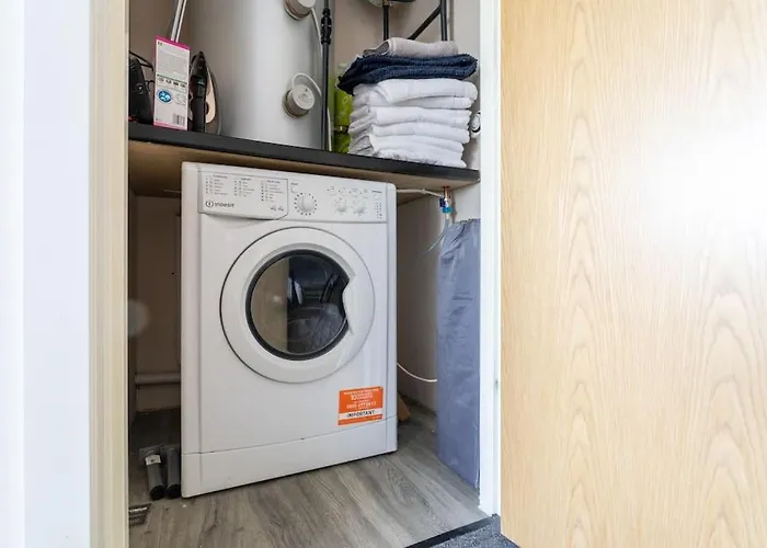 Bright 1 Bedroom Flat In Salford With Parking Available 아파트 맨체스터