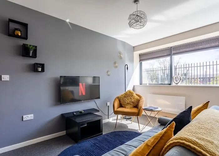 Bright 1 Bedroom Flat In Salford With Parking Available 아파트