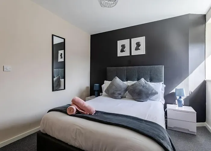 Bright 1 Bedroom Flat In Salford With Parking Available * 맨체스터