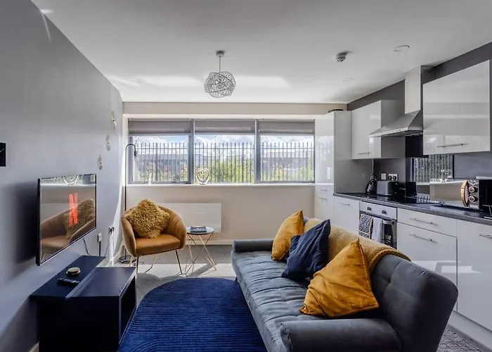 Bright 1 Bedroom Flat In Salford With Parking Available 아파트 *