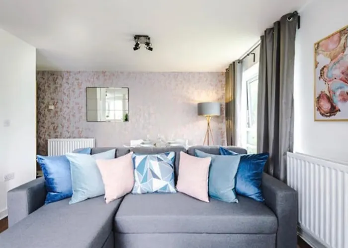 Near Centre, Etihad, Coop Live * Manchester