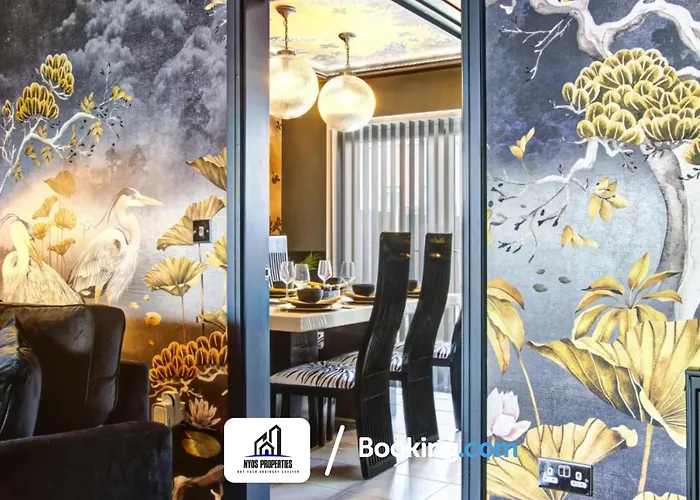 Дом отдыха 3 Bedroom By Nyos Short Lets & Serviced With Garden *