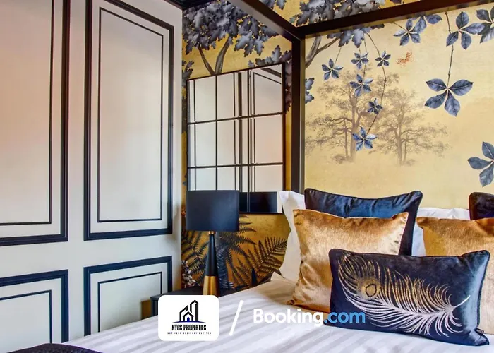 3 Bedroom By Nyos Short Lets & Serviced With Garden *